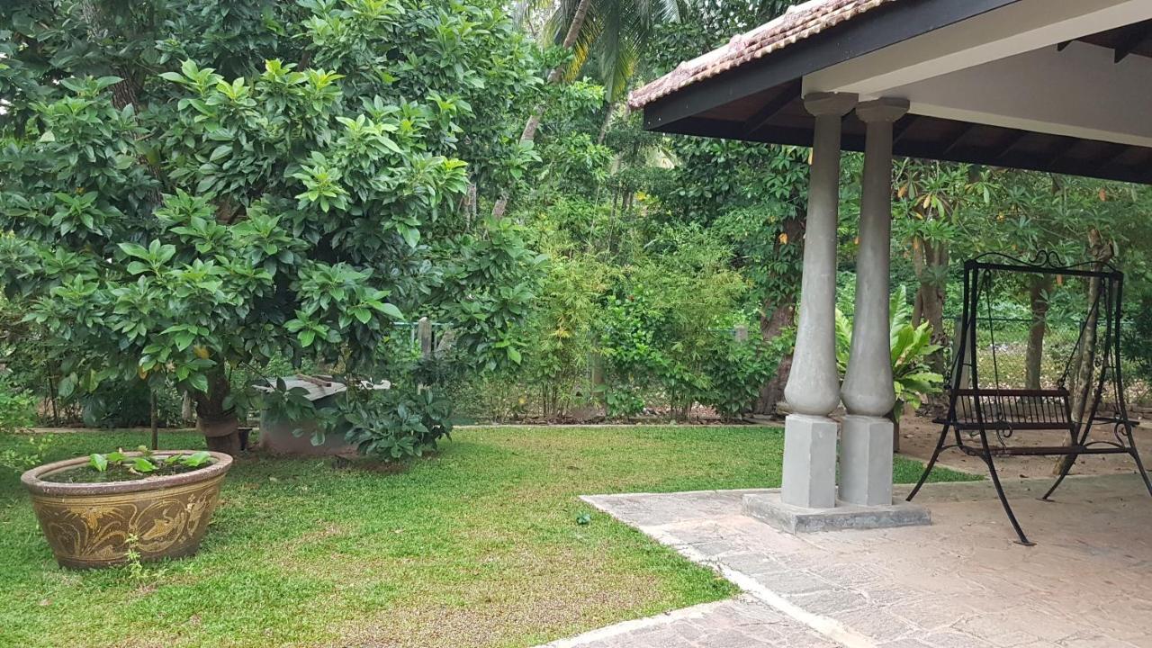 Siriniwasa Luxury Villa With Private Pool Induruwa Eksteriør bilde